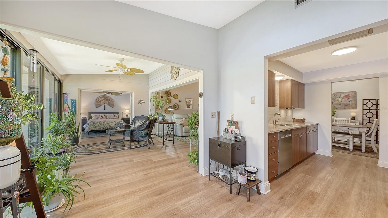 Image 14 of 58 For 6048 Wilshire Boulevard 2