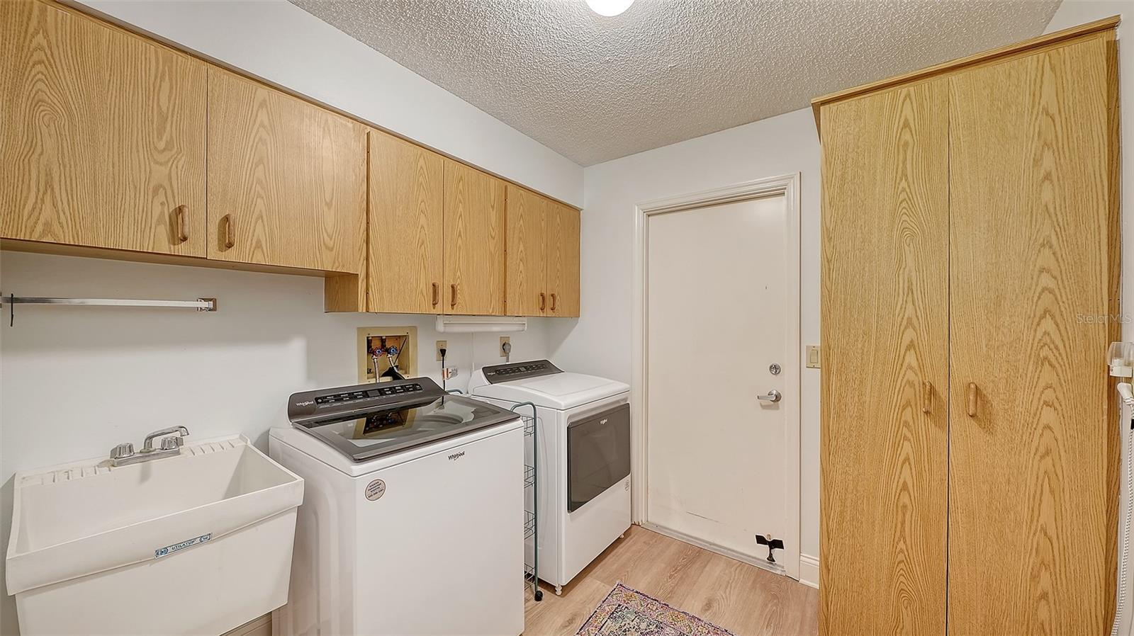 Image 28 of 58 For 6048 Wilshire Boulevard 2