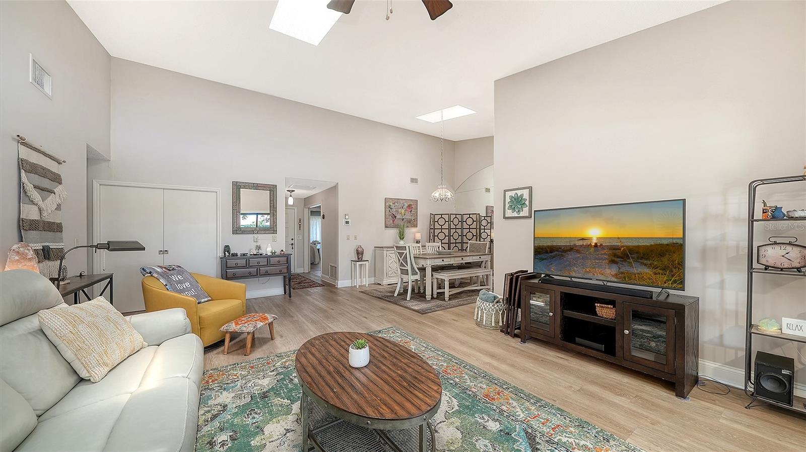 Image 8 of 58 For 6048 Wilshire Boulevard 2