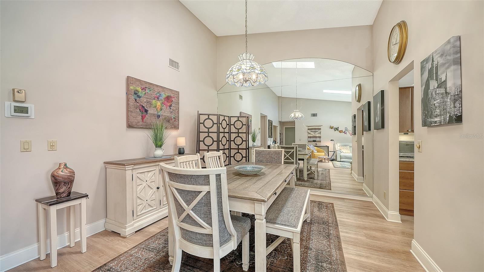 Image 9 of 58 For 6048 Wilshire Boulevard 2