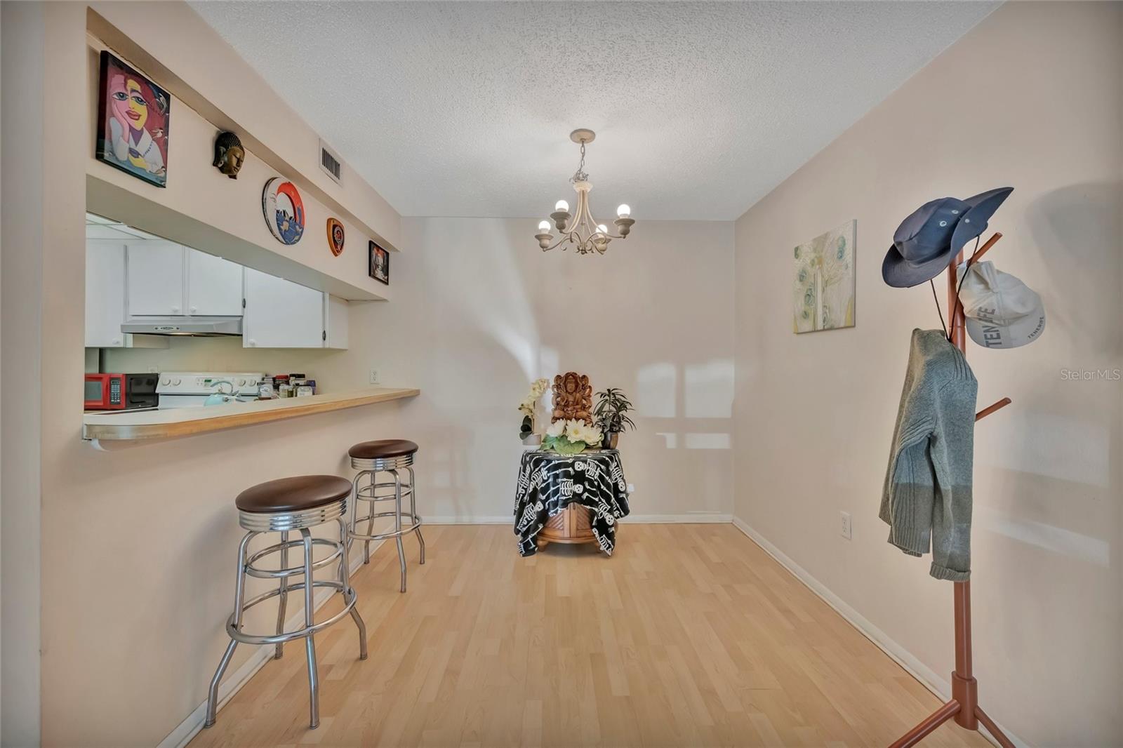 Image 5 of 24 For 3221 Beneva Road 102