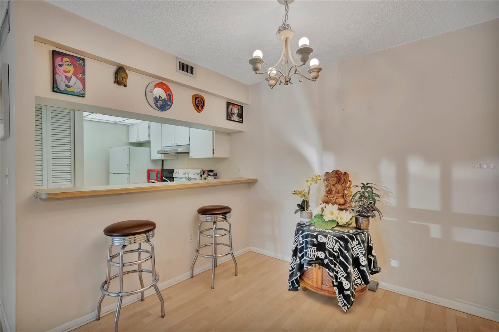Image 6 of 24 For 3221 Beneva Road 102