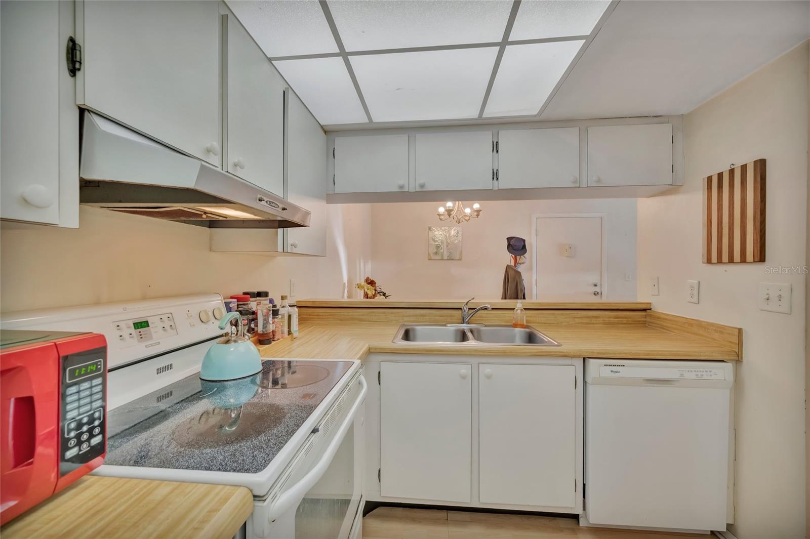 Image 9 of 24 For 3221 Beneva Road 102