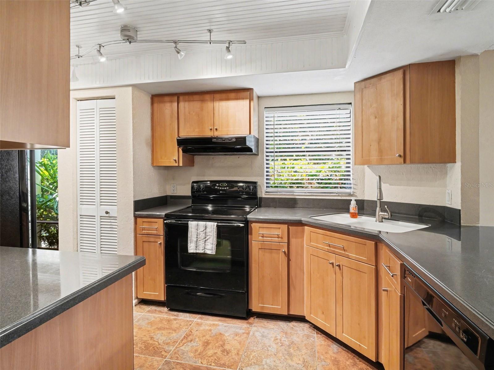Image 3 of 17 For 7205 Curtiss Avenue 1a Avenue 1a