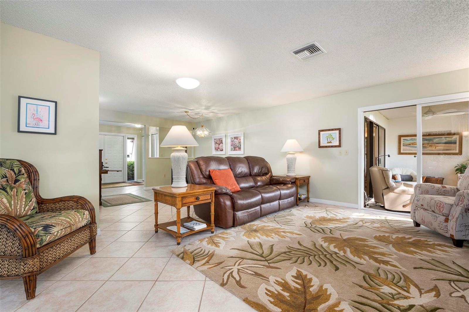 Image 10 of 66 For 3896 Wilshire Drive 11