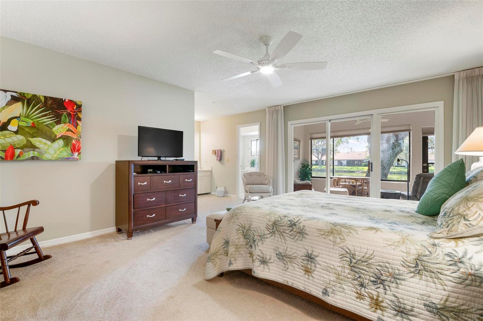 Image 16 of 66 For 3896 Wilshire Drive 11