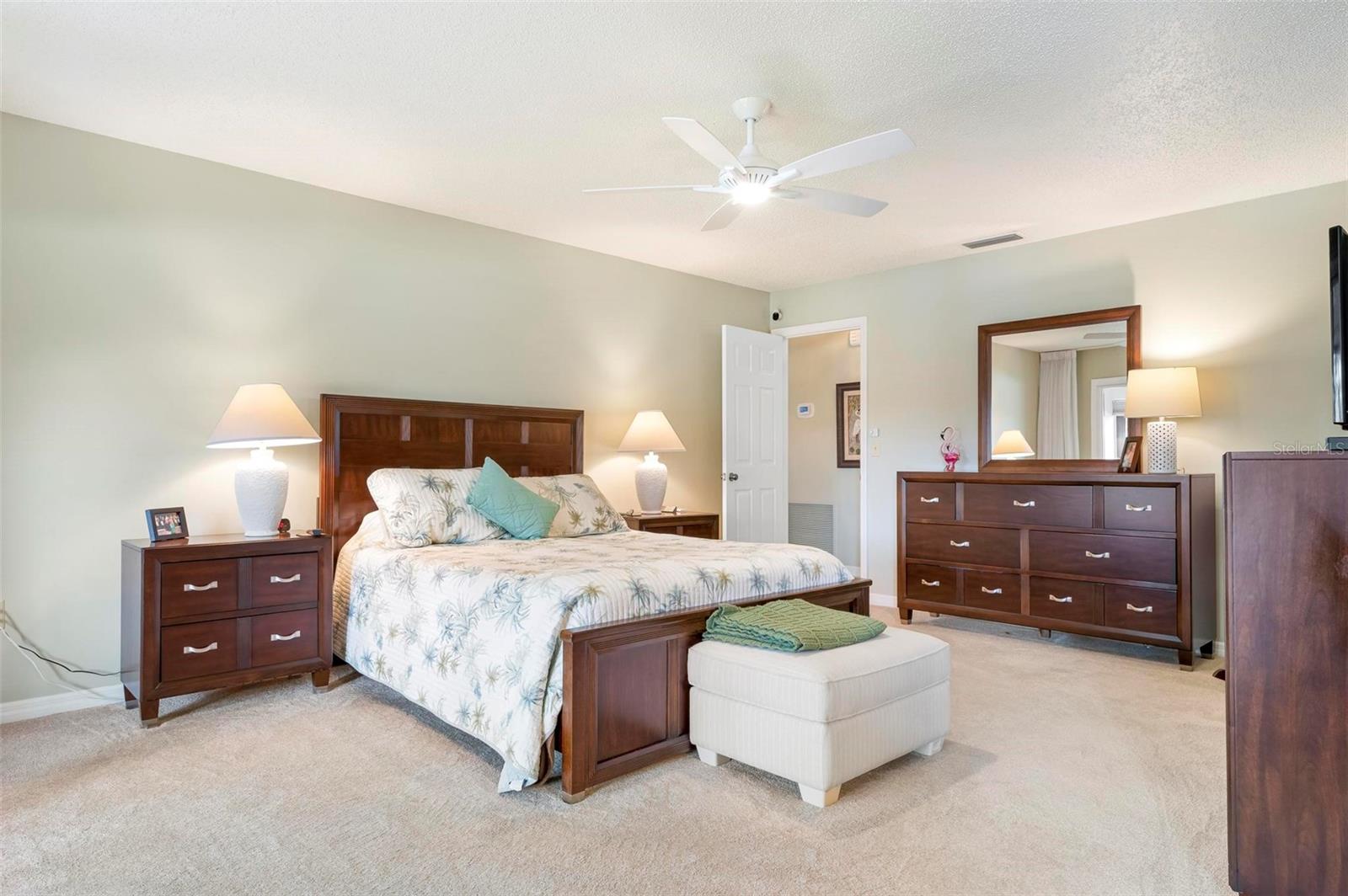 Image 18 of 66 For 3896 Wilshire Drive 11
