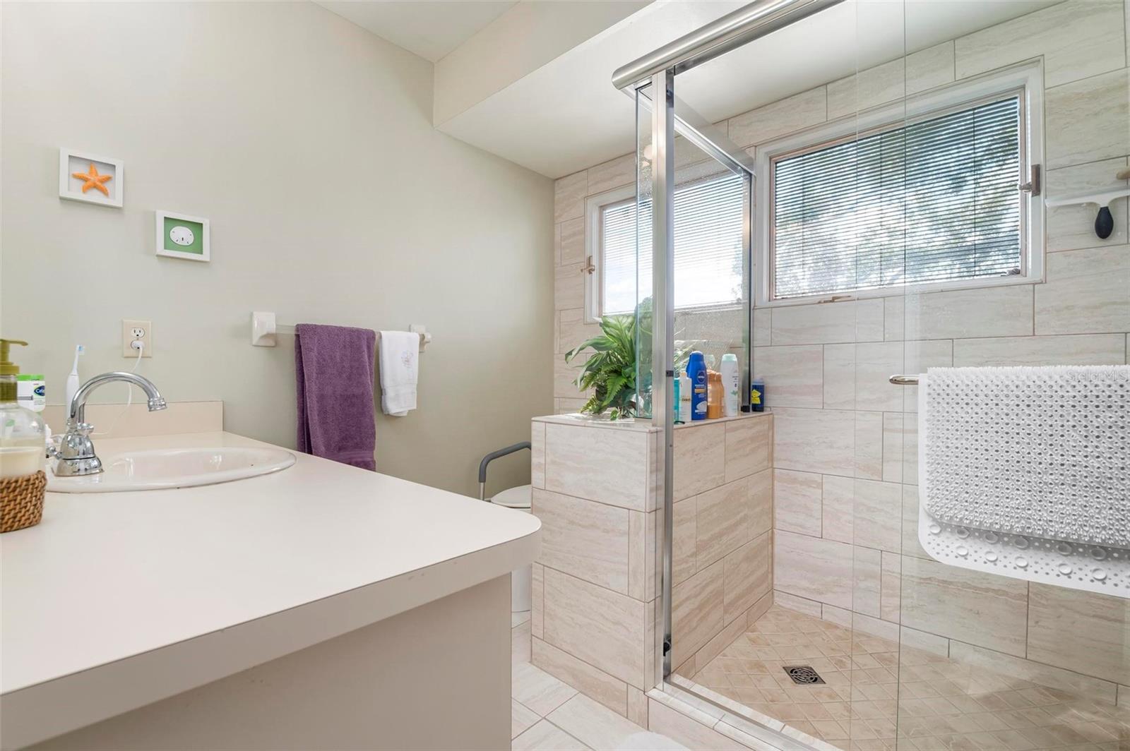 Image 21 of 66 For 3896 Wilshire Drive 11