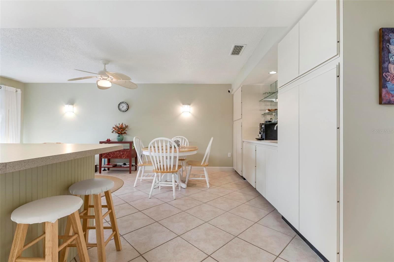 Image 29 of 66 For 3896 Wilshire Drive 11