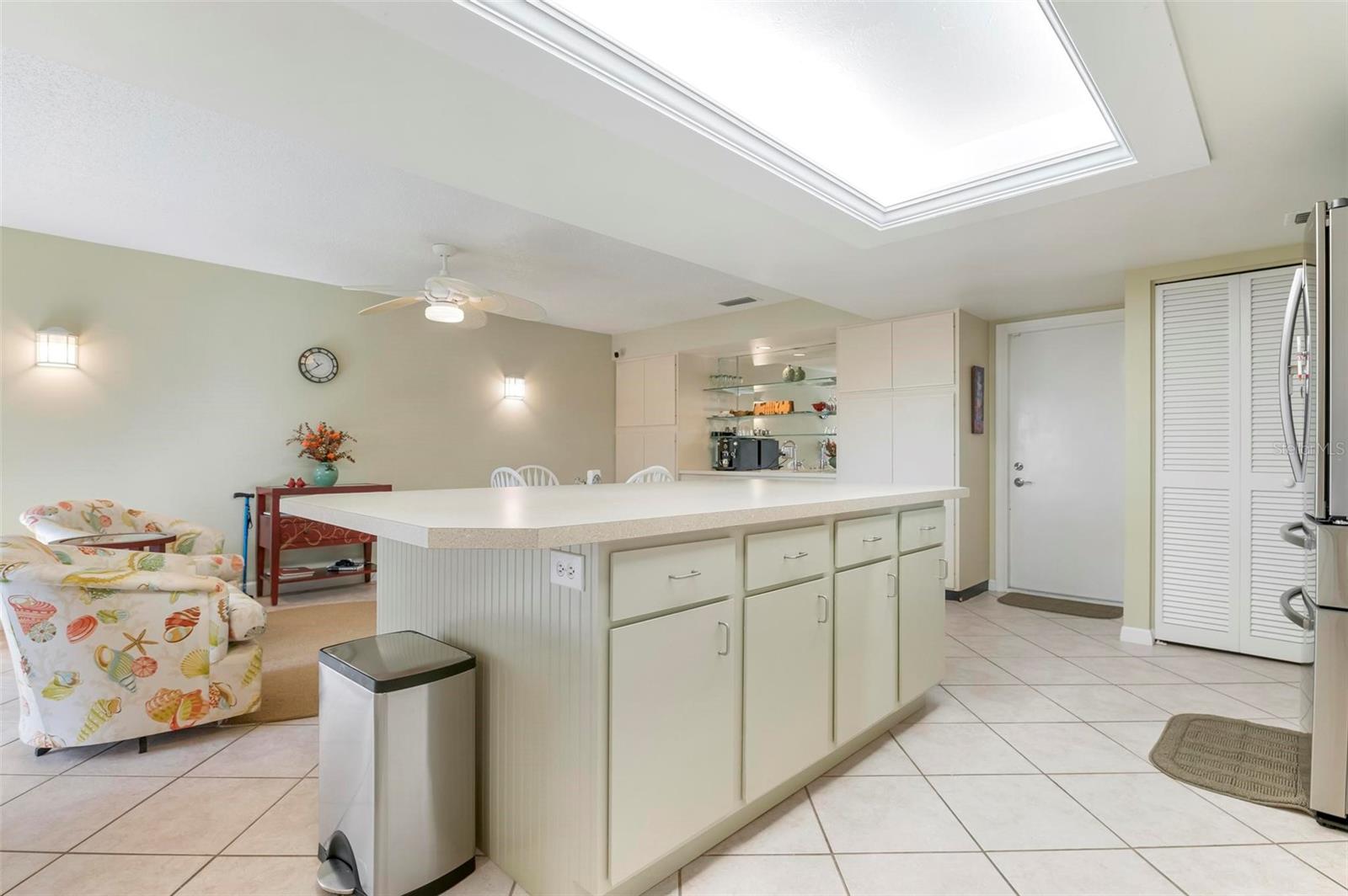 Image 31 of 66 For 3896 Wilshire Drive 11