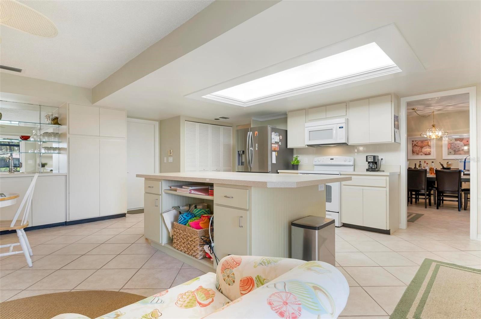 Image 32 of 66 For 3896 Wilshire Drive 11