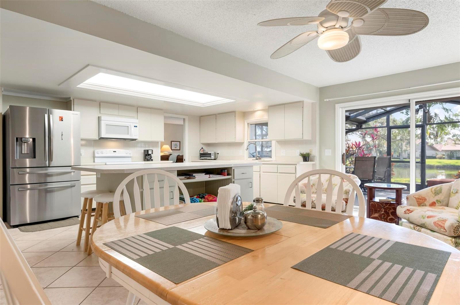 Image 34 of 66 For 3896 Wilshire Drive 11