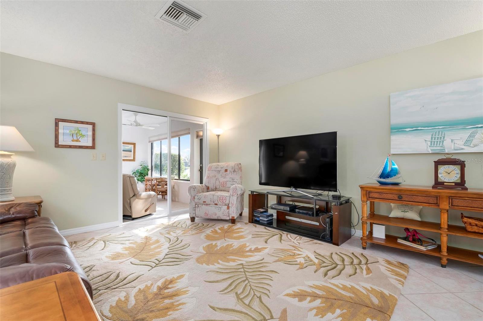 Image 7 of 66 For 3896 Wilshire Drive 11