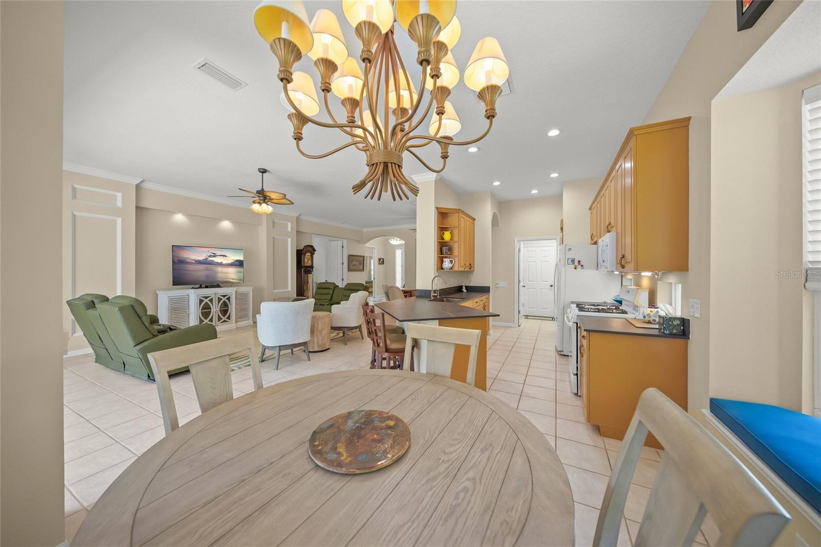 Image 14 of 53 For 6923 Lennox Place