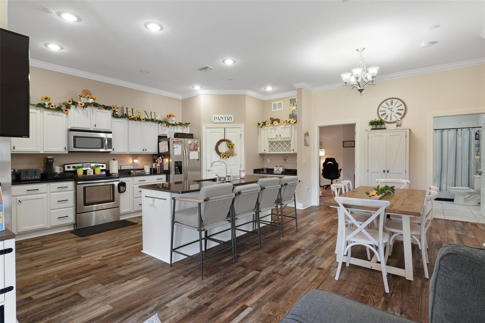 Image 16 of 49 For 7986 Southern Pines Drive 536