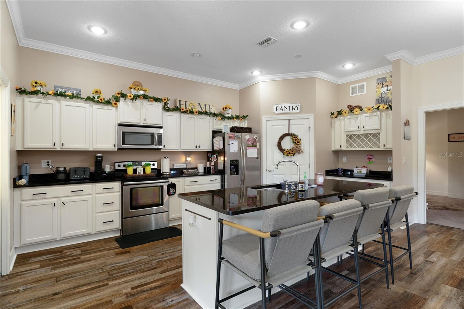 Image 19 of 49 For 7986 Southern Pines Drive 536