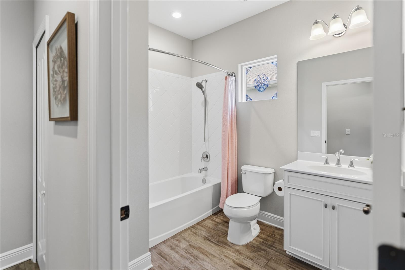 Image 20 of 38 For 1215 Thornbury Drive