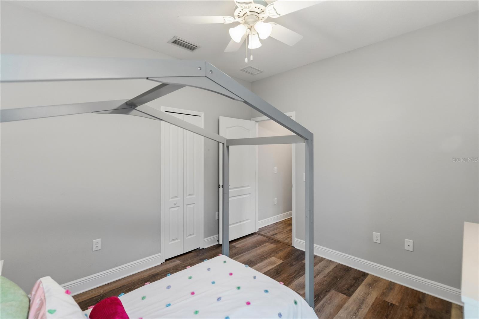 Image 21 of 38 For 1215 Thornbury Drive