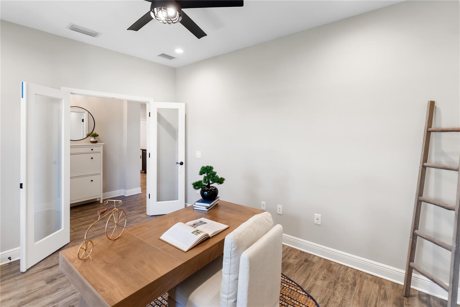 Image 23 of 38 For 1215 Thornbury Drive