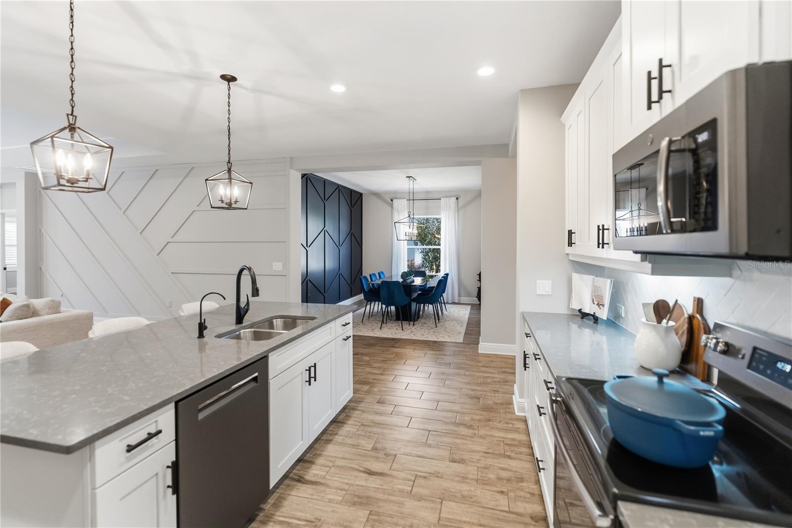 Image 9 of 38 For 1215 Thornbury Drive