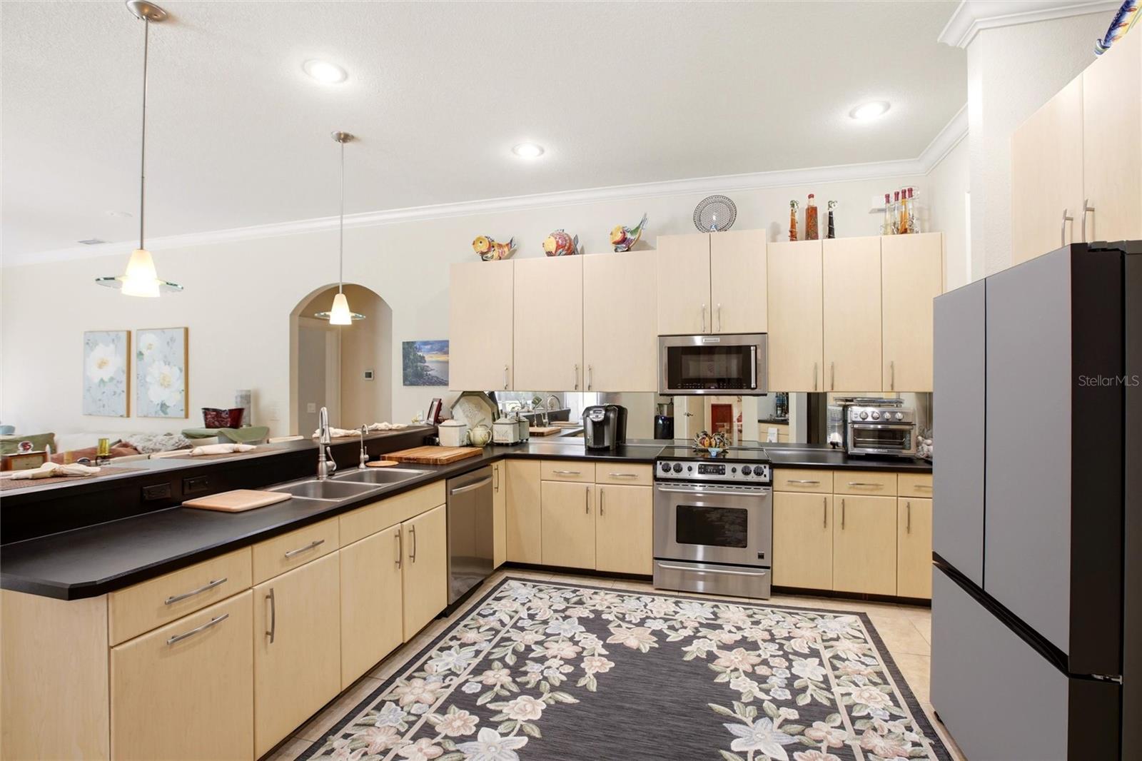 Image 16 of 47 For 500 Suffolk Cir Circle