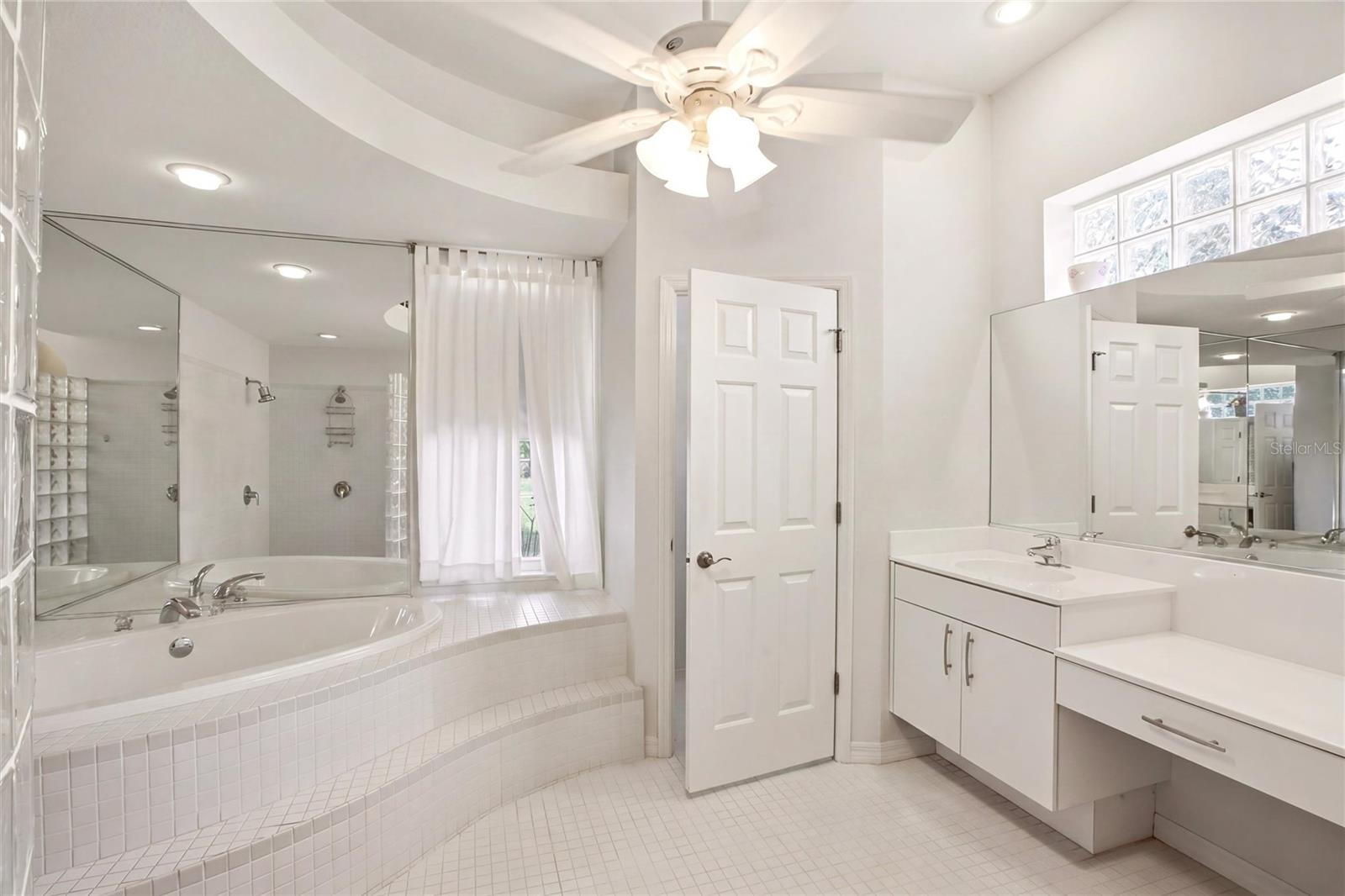 Image 21 of 47 For 500 Suffolk Cir Circle