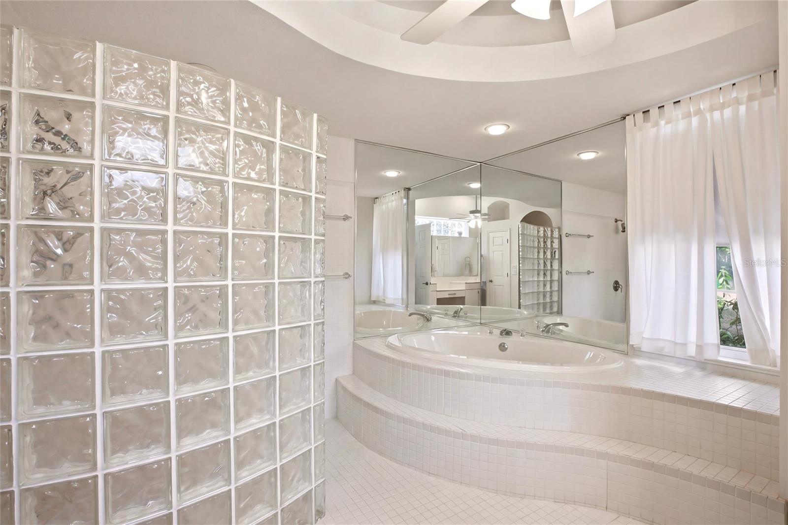 Image 22 of 47 For 500 Suffolk Cir Circle