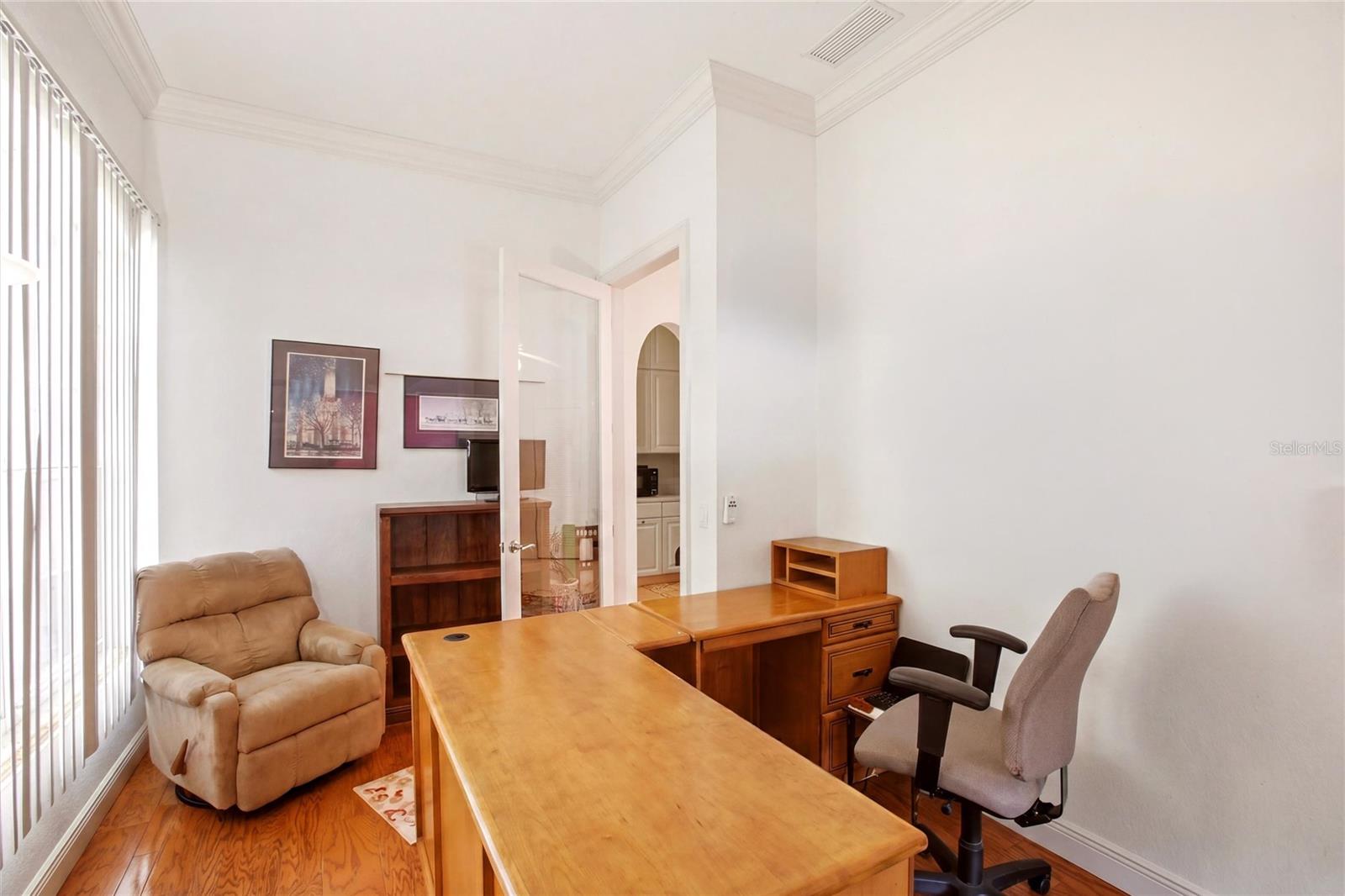 Image 31 of 47 For 500 Suffolk Cir Circle