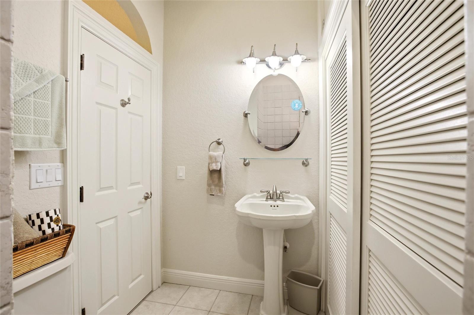 Image 32 of 47 For 500 Suffolk Cir Circle