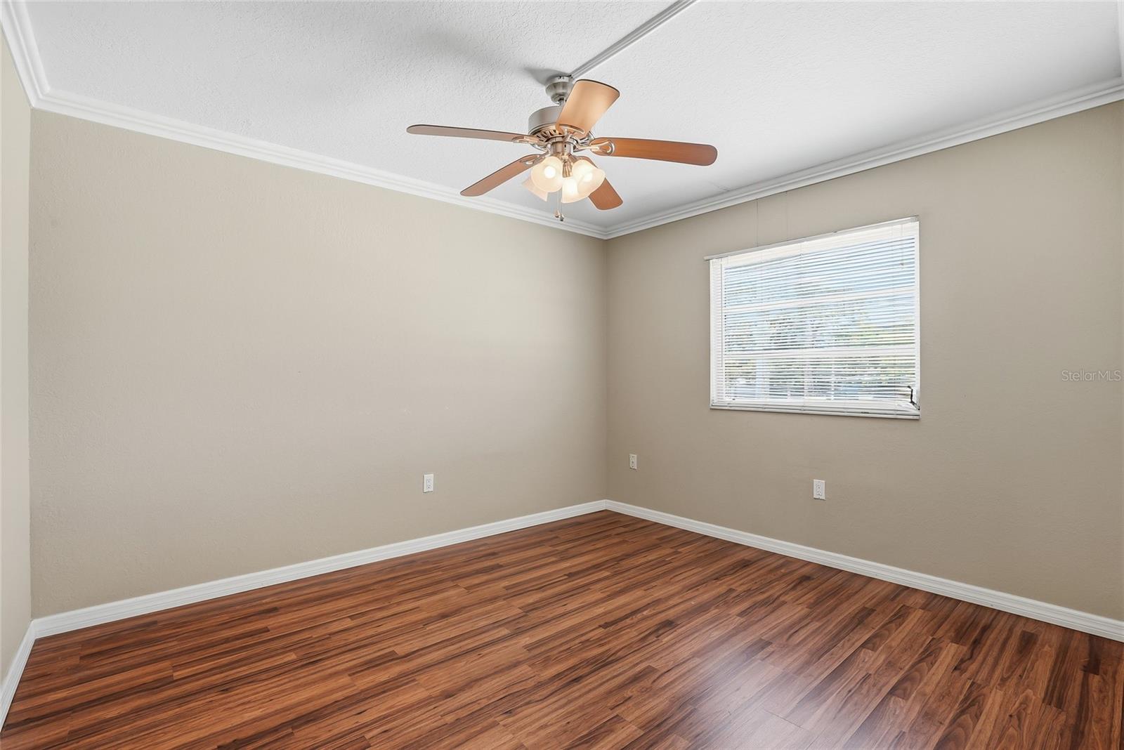 Image 23 of 35 For 2220 Stickney Point Road 520