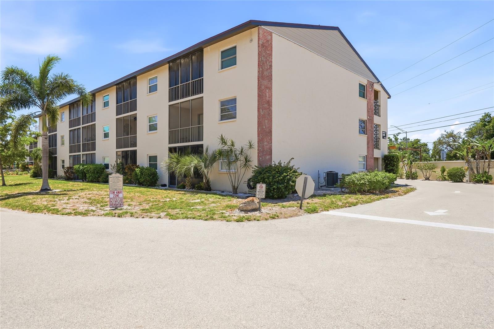 Image 28 of 35 For 2220 Stickney Point Road 520