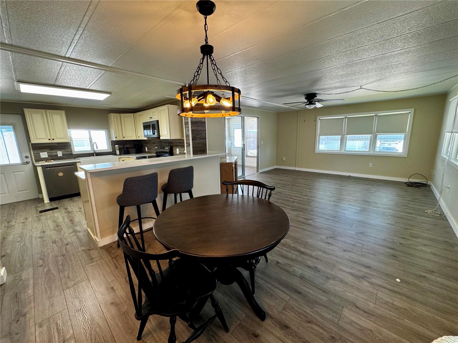 Image 11 of 40 For 5619 Bayshore Road 120