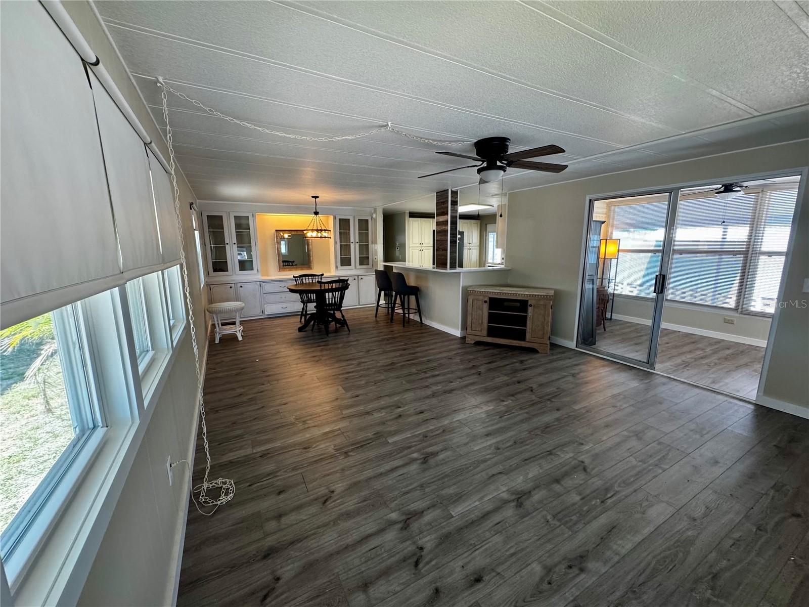 Image 12 of 40 For 5619 Bayshore Road 120