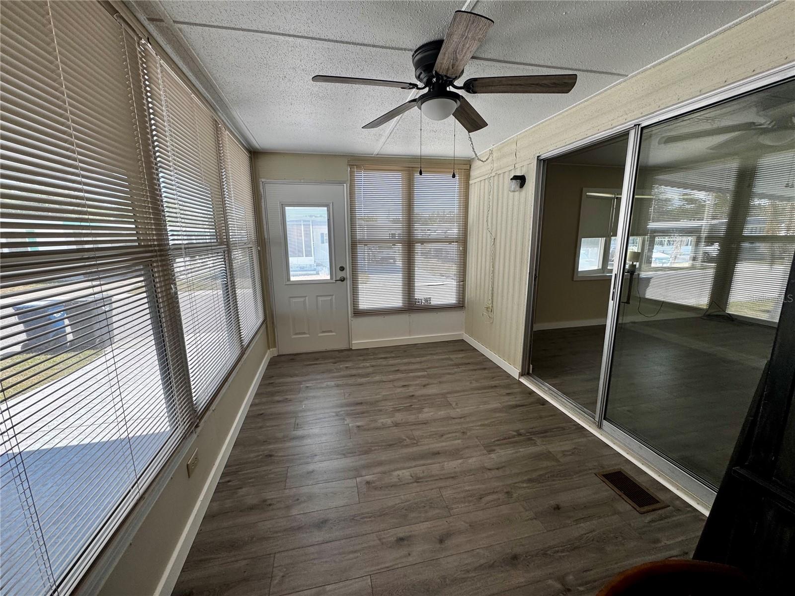 Image 13 of 40 For 5619 Bayshore Road 120