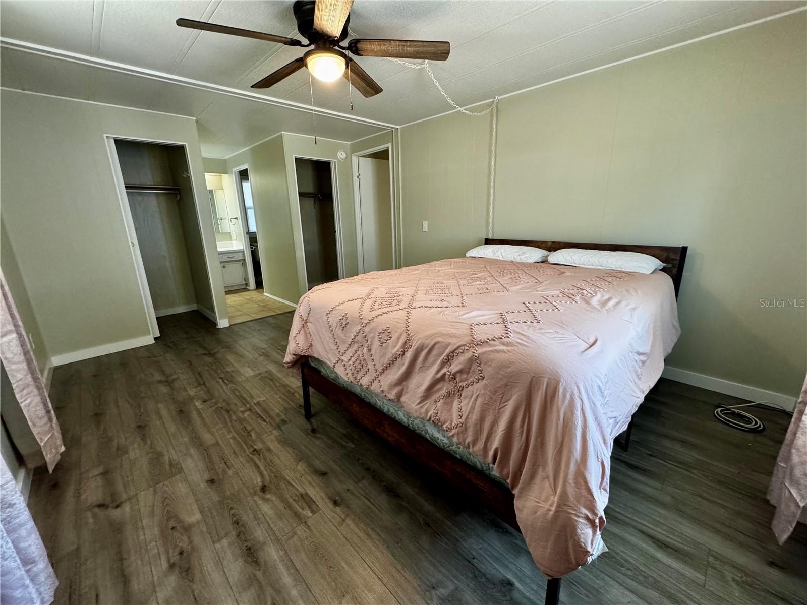 Image 17 of 40 For 5619 Bayshore Road 120