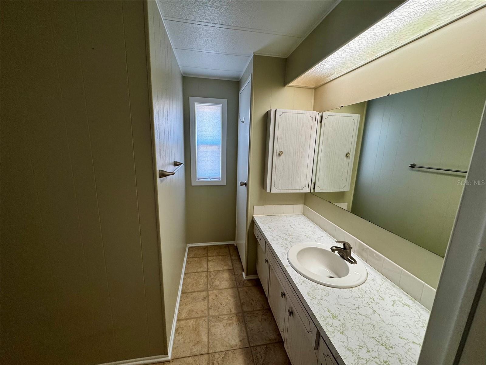 Image 20 of 40 For 5619 Bayshore Road 120