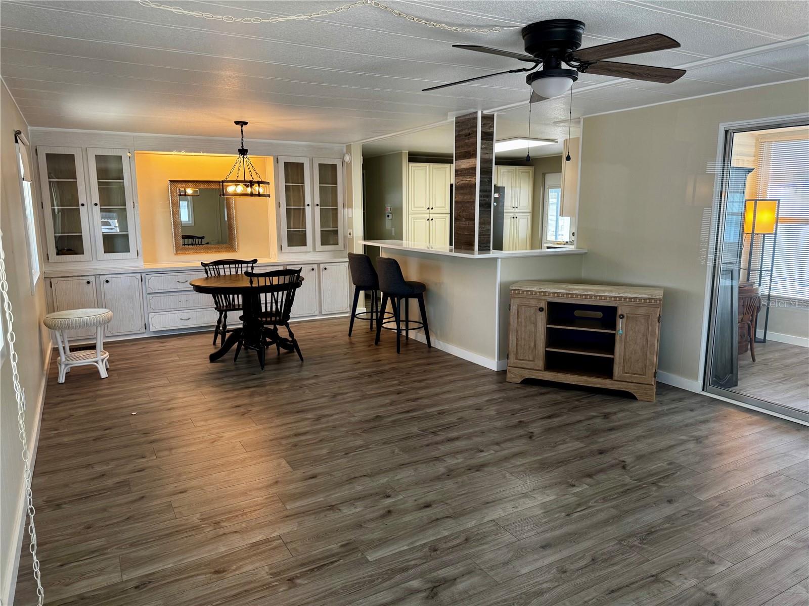 Image 4 of 40 For 5619 Bayshore Road 120