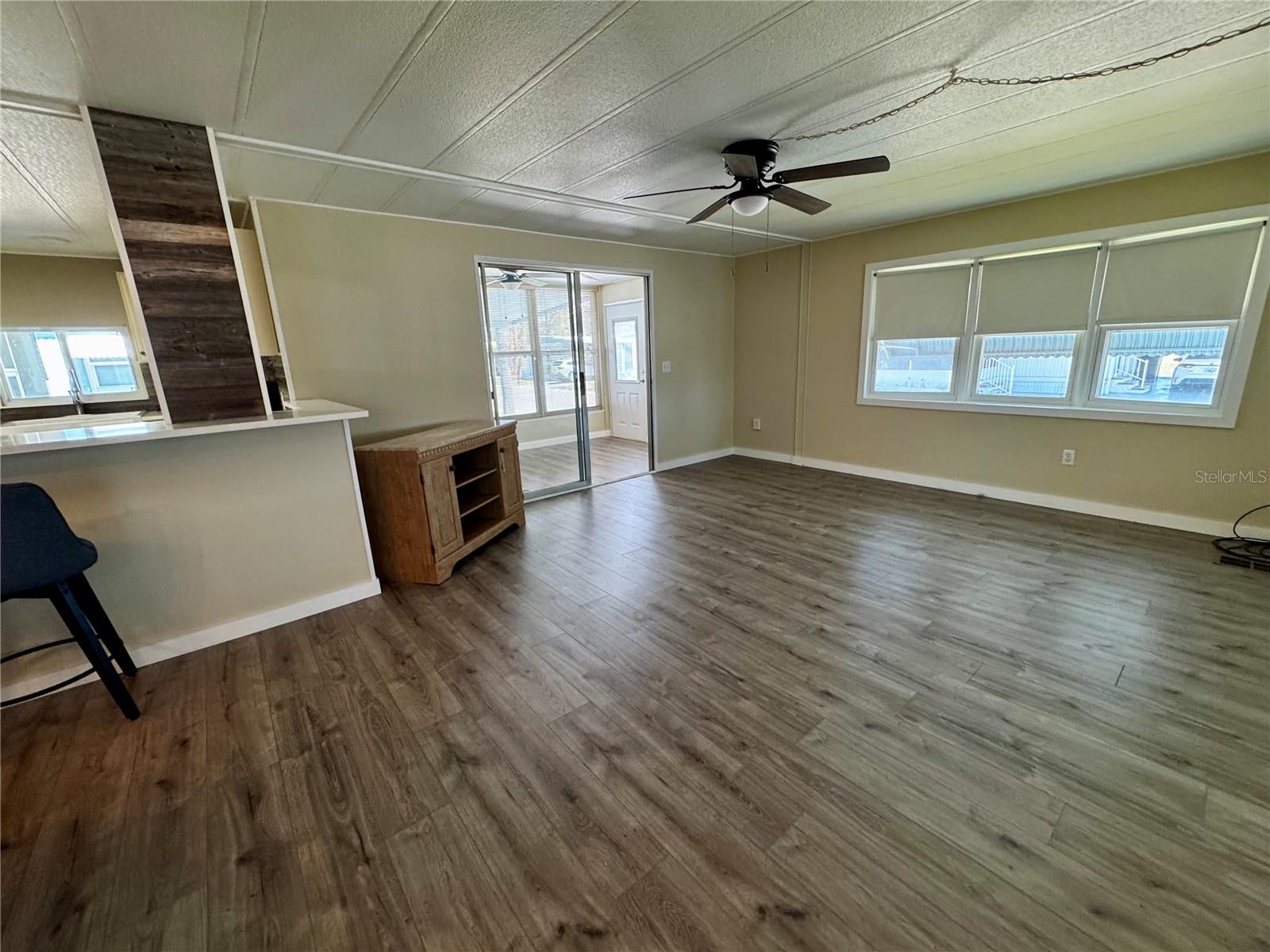 Image 6 of 40 For 5619 Bayshore Road 120