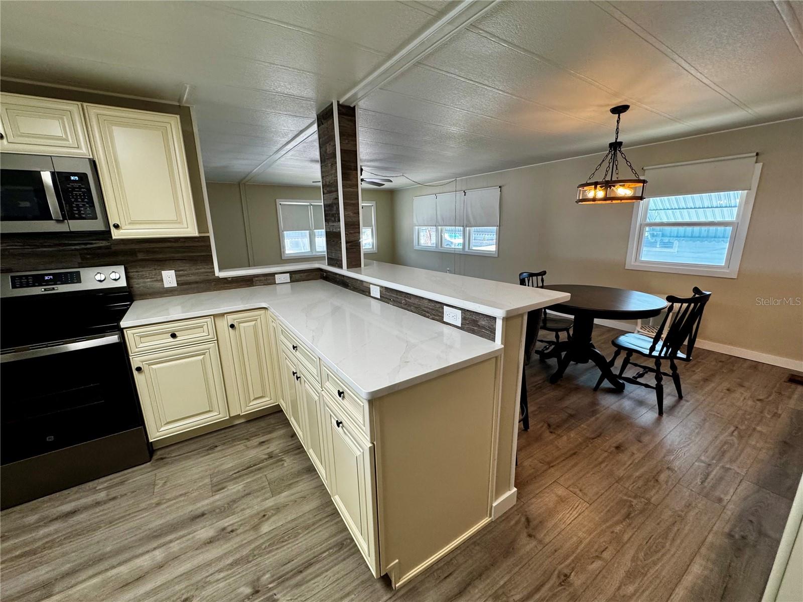 Image 7 of 40 For 5619 Bayshore Road 120