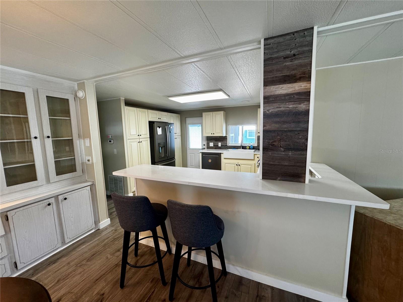 Image 9 of 40 For 5619 Bayshore Road 120