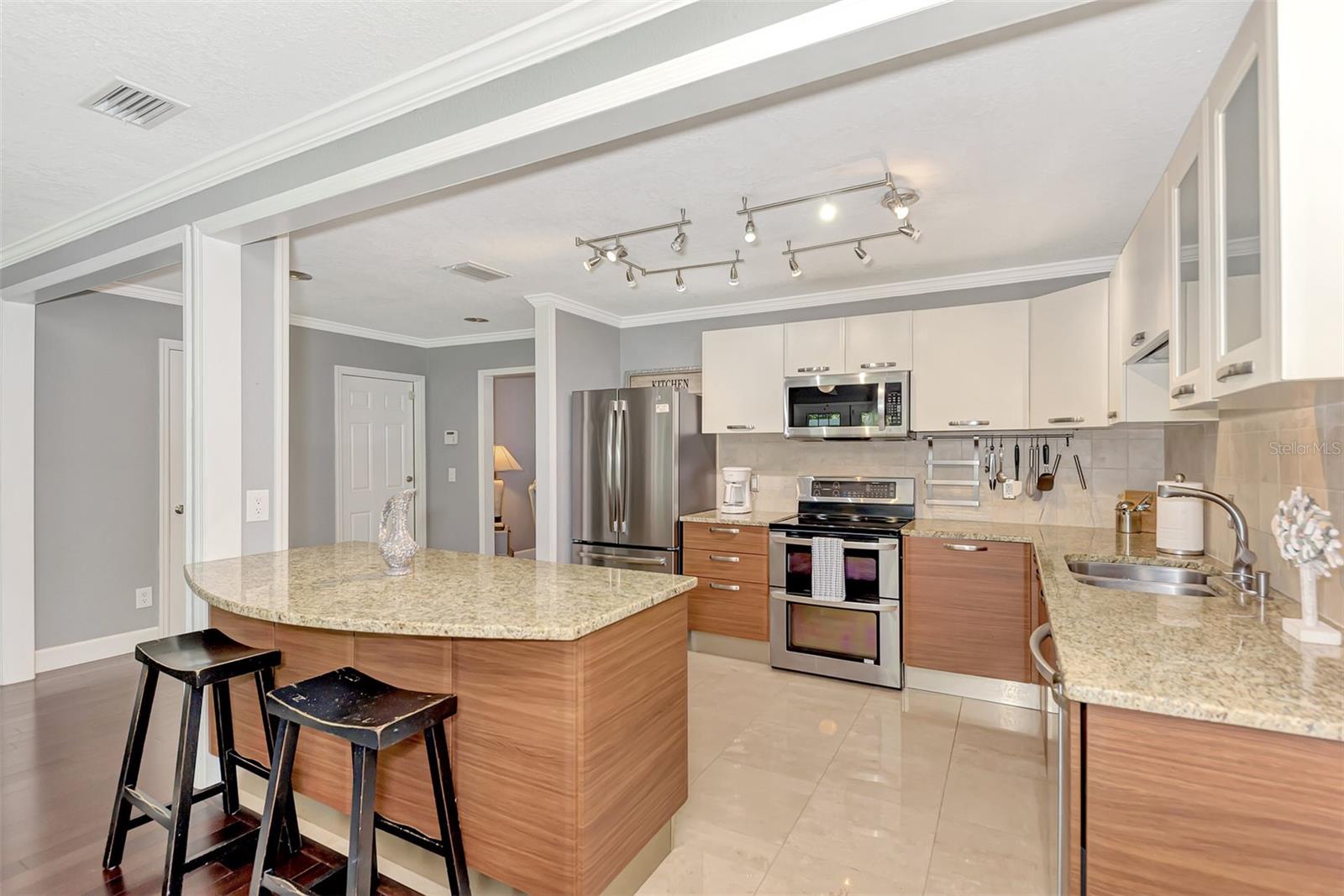 Image 17 of 43 For 1894 Loma Linda Street