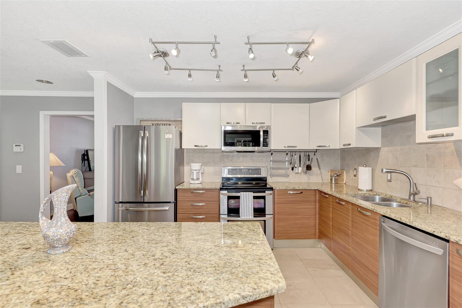 Image 18 of 43 For 1894 Loma Linda Street