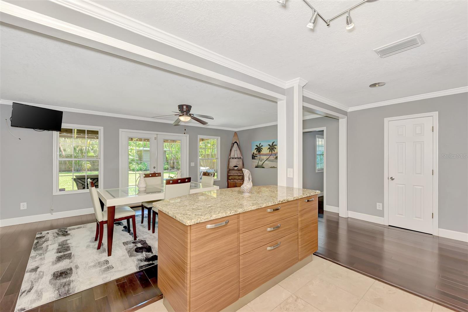 Image 19 of 43 For 1894 Loma Linda Street