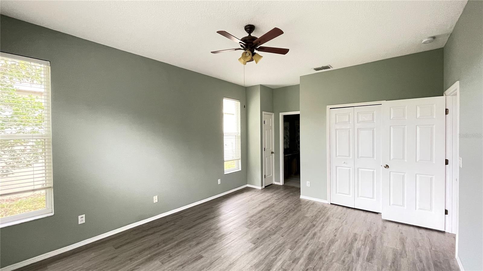 Image 11 of 25 For 210 41st Street Ne