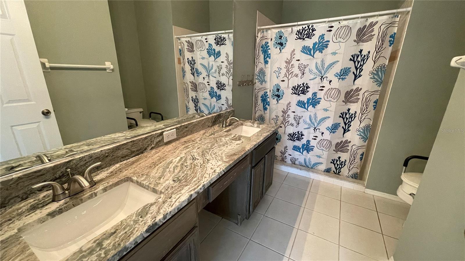 Image 14 of 25 For 210 41st Street Ne