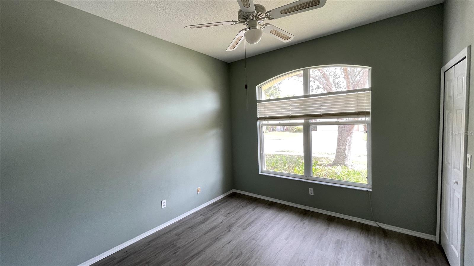 Image 16 of 25 For 210 41st Street Ne