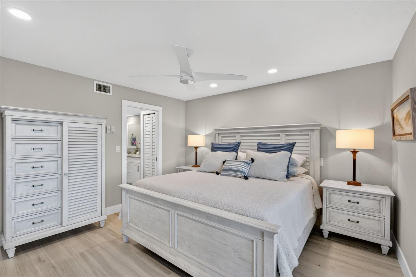 Image 29 of 56 For 1080 Peppertree Lane 305a