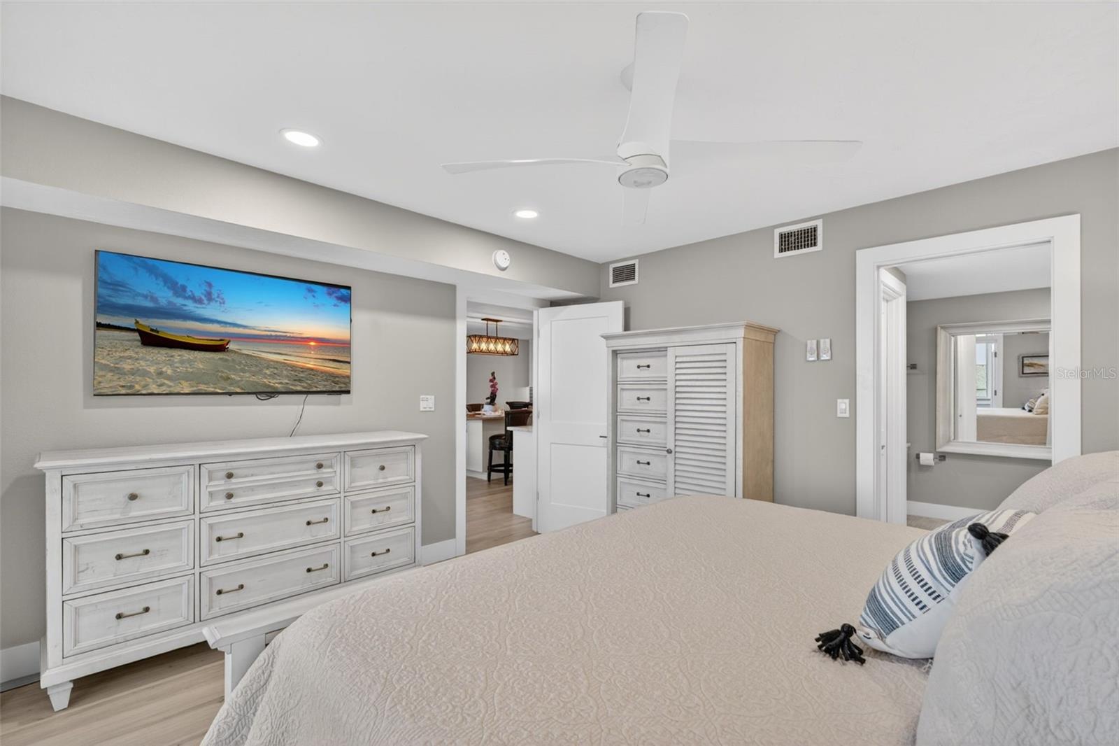 Image 30 of 56 For 1080 Peppertree Lane 305a