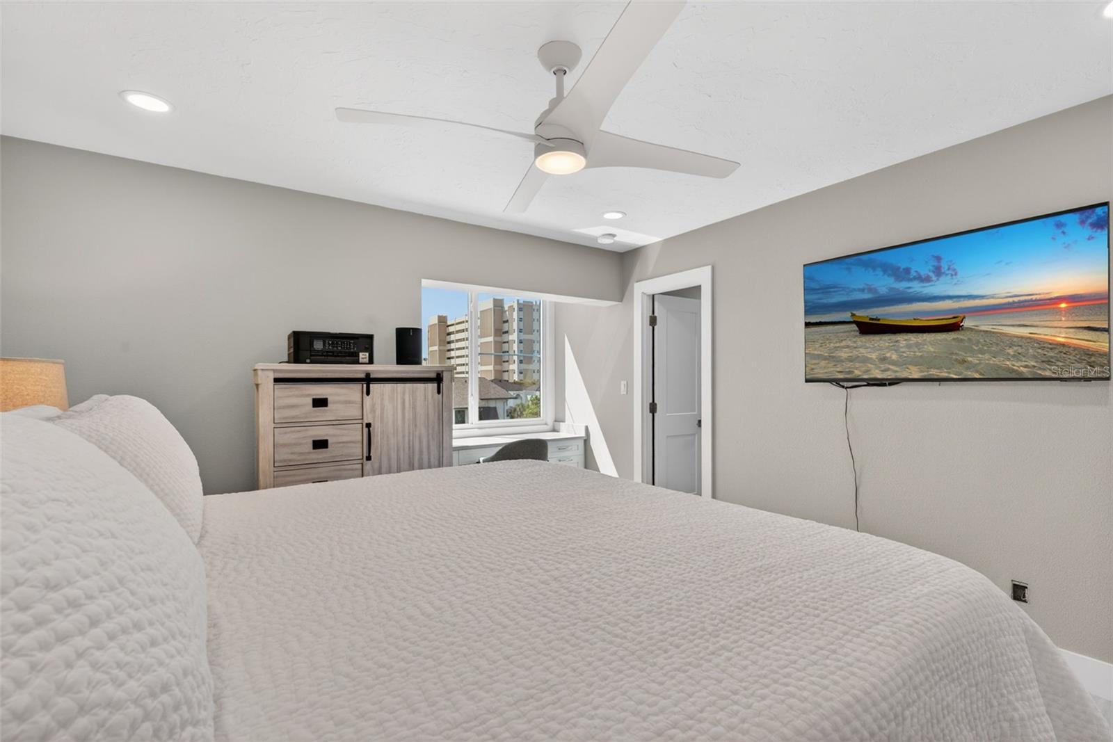 Image 36 of 56 For 1080 Peppertree Lane 305a