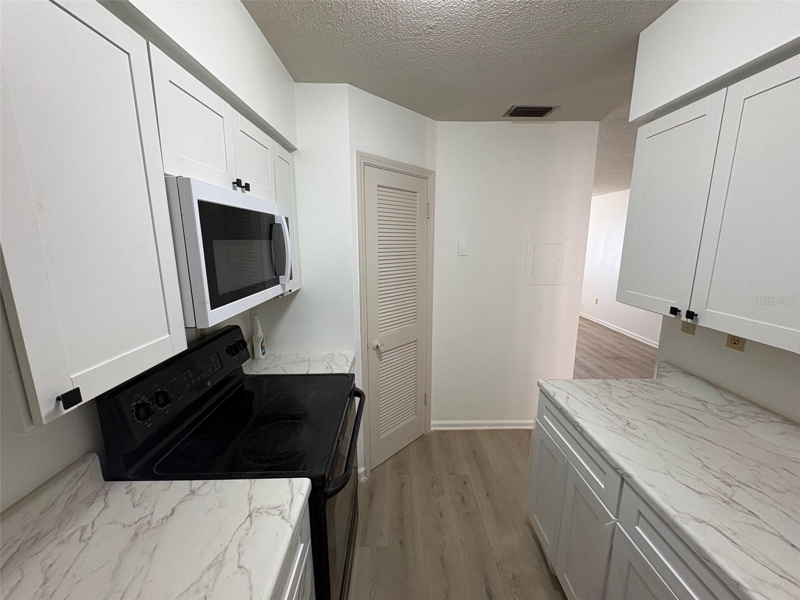 Image 10 of 52 For 4507 9th Street W.  I3